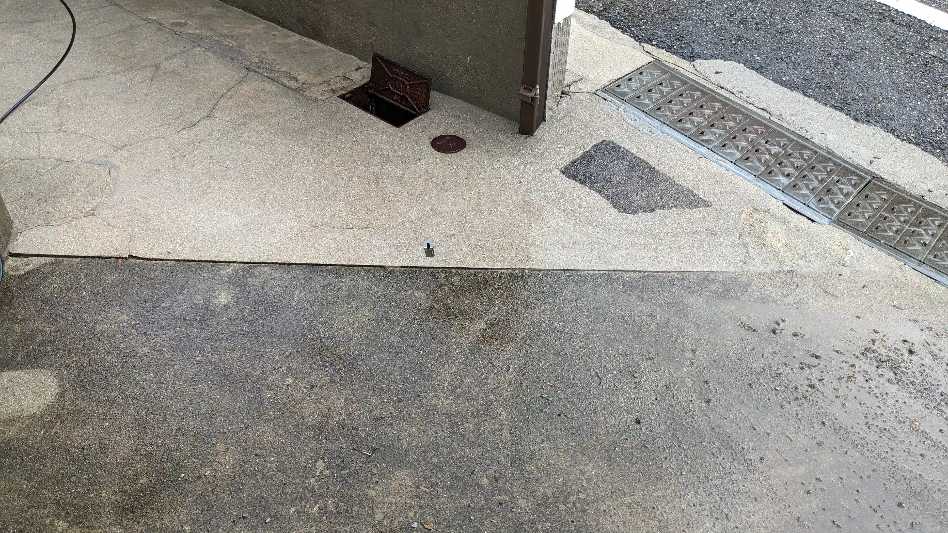 Japanese house driveway entry concrete with partial pressure washing results