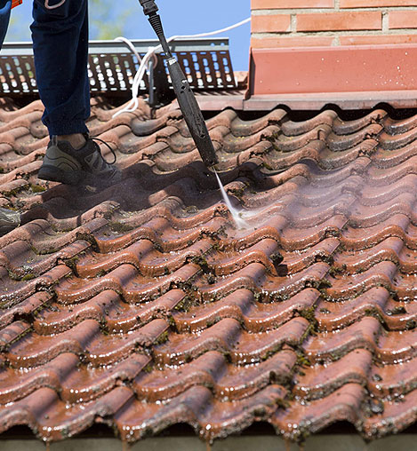 Roof tile cleaning service with pressure washing